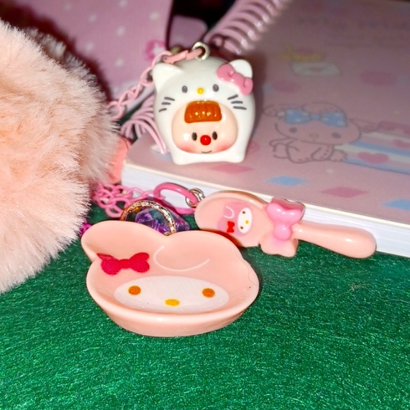 MY MELODY Book, Wristlet/Makeup sachel, and Keychain - Picture 2 of 12